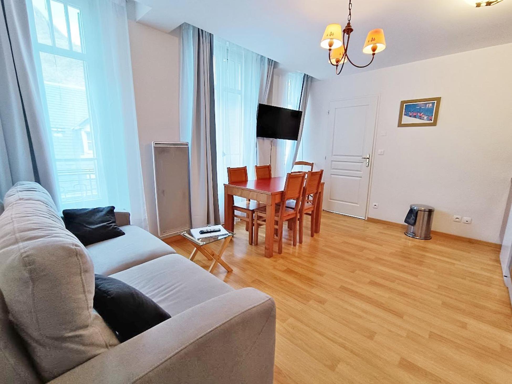 Апартаменти Il Etait Une Fois Luchon, T2, Centre Luchon, Wifi, Casier A Skis, Ascenseur, 4 Personnes Bagneres-de-Luchon Екстер'єр фото