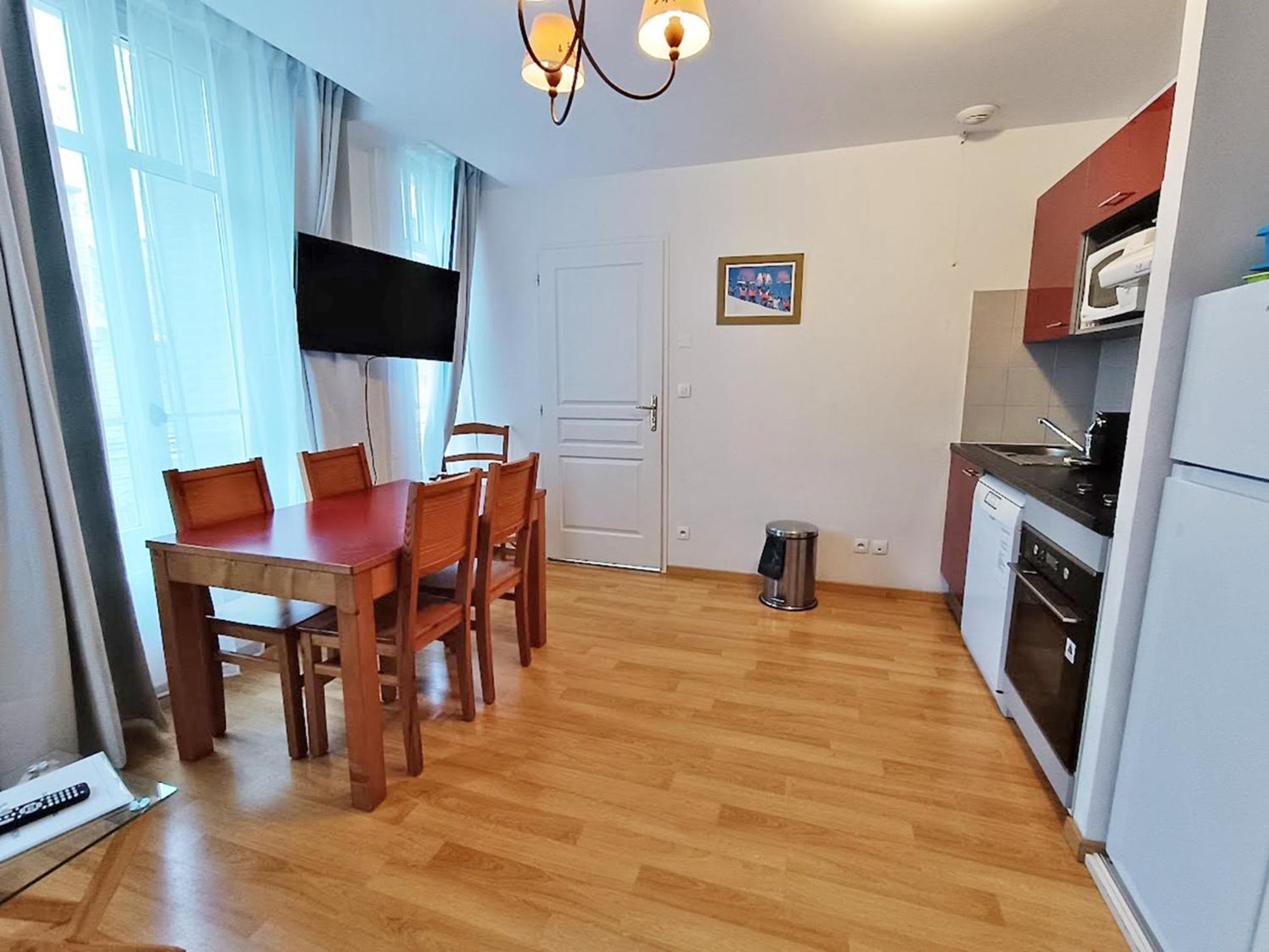 Апартаменти Il Etait Une Fois Luchon, T2, Centre Luchon, Wifi, Casier A Skis, Ascenseur, 4 Personnes Bagneres-de-Luchon Екстер'єр фото